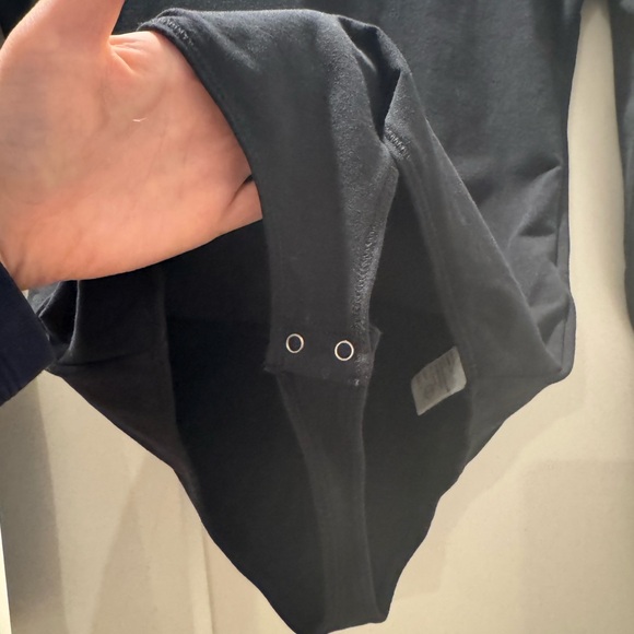 2 Abercrombie and Fitch White/Black Long Sleeve Seamless Bodysuits (lot of 2) - Picture 12 of 13